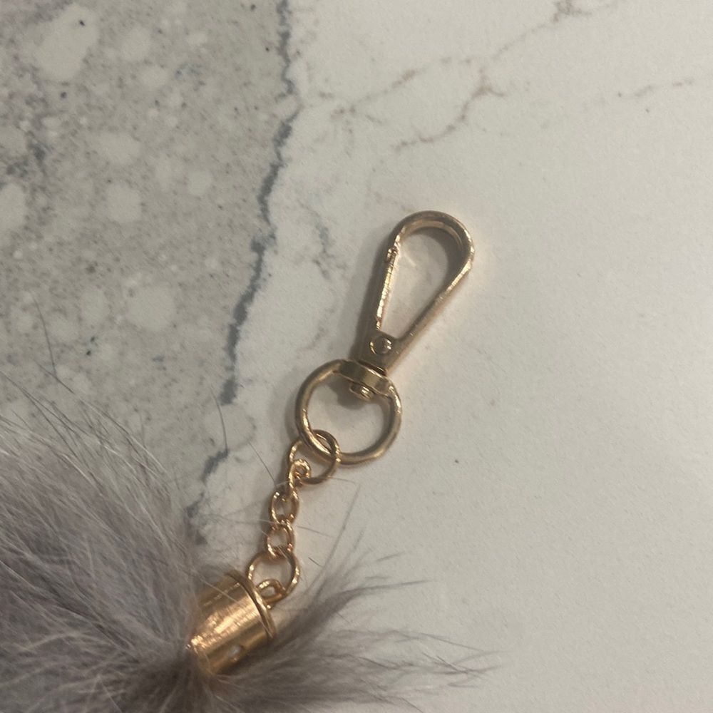 ‎Fox Tail Keychain - Picture 3 of 3